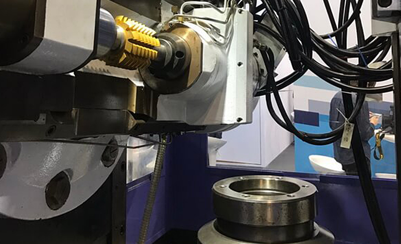 滚齿机的工作原理及运动分析